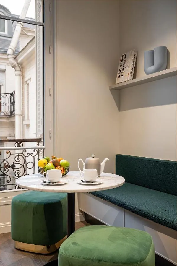 The Very Central Location Allows You To Go Everywhere In Paris In 30 Minutes Luxury tent
